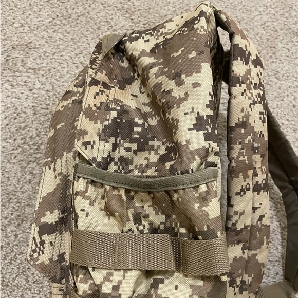 Military camouflage backpack size‎ medium in excellent condition - Picture 4 of 7